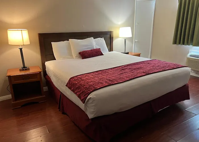 Hometown Inn North Hills